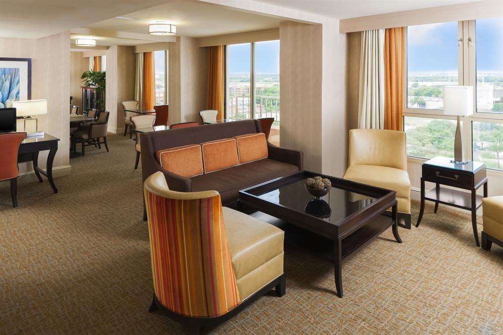 Sheraton Suites Market Center Даллас Экстерьер фото