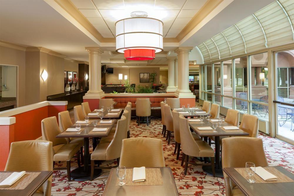 Sheraton Suites Market Center Даллас Экстерьер фото