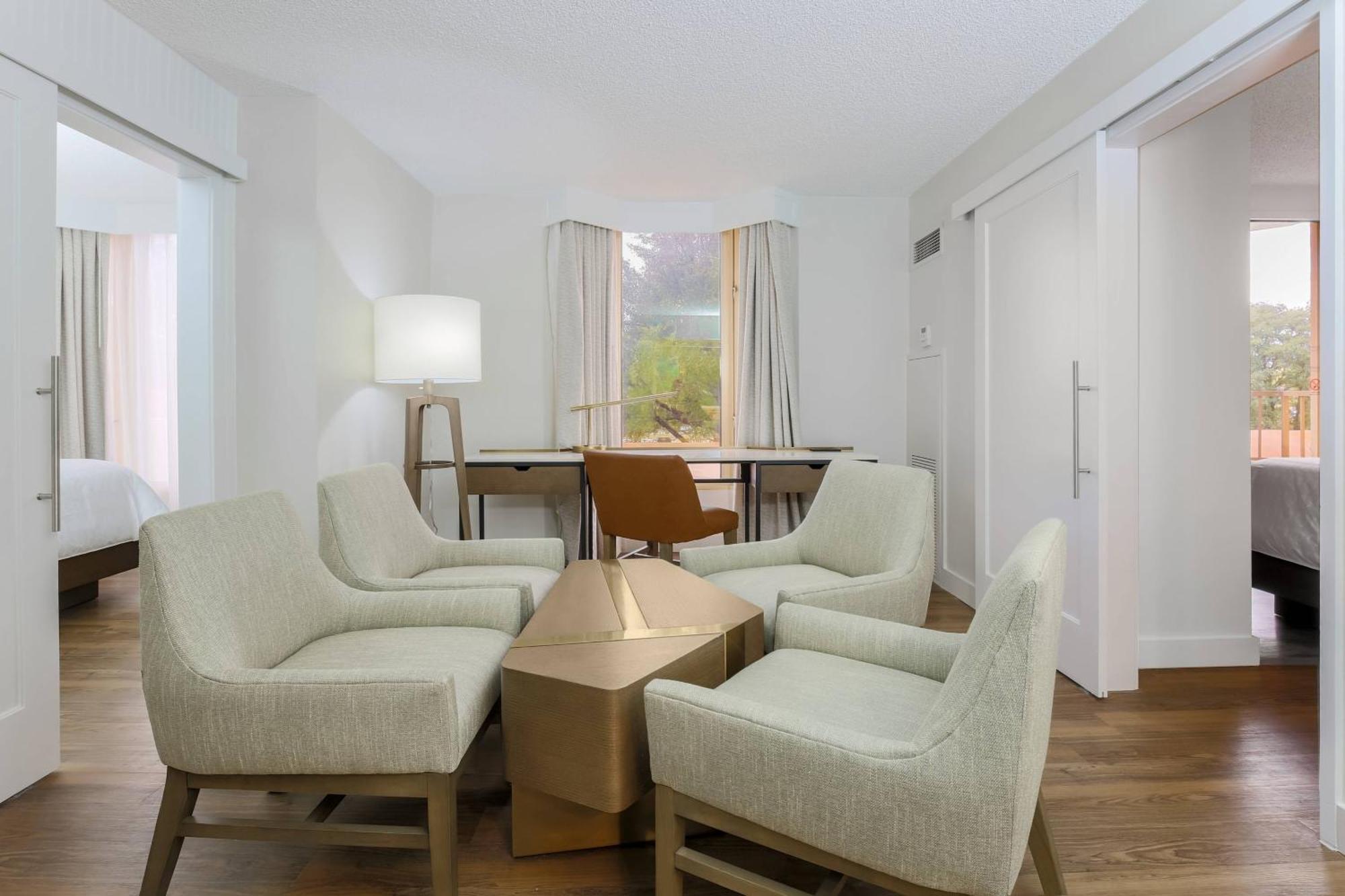 Sheraton Suites Market Center Даллас Экстерьер фото