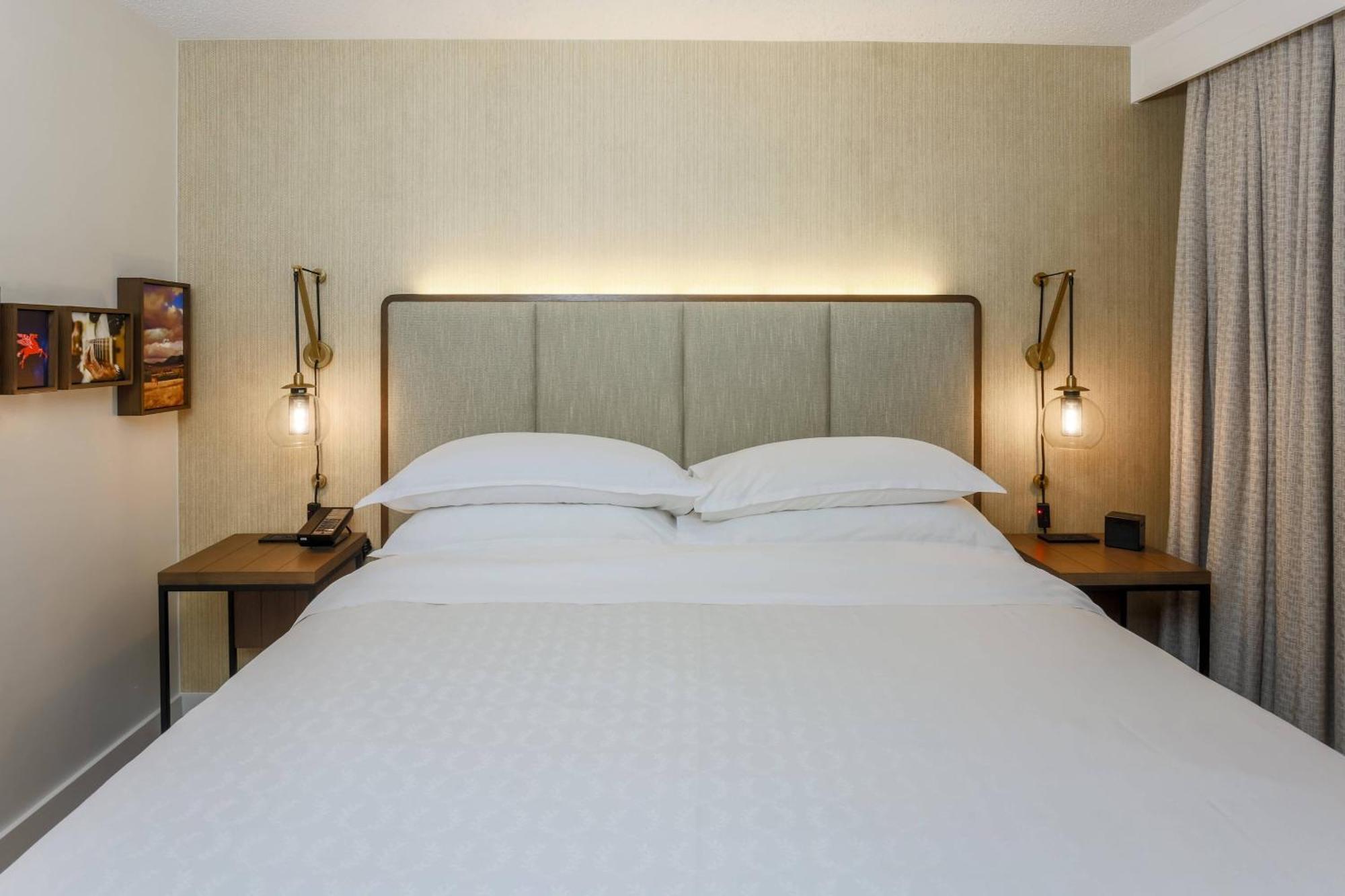 Sheraton Suites Market Center Даллас Экстерьер фото