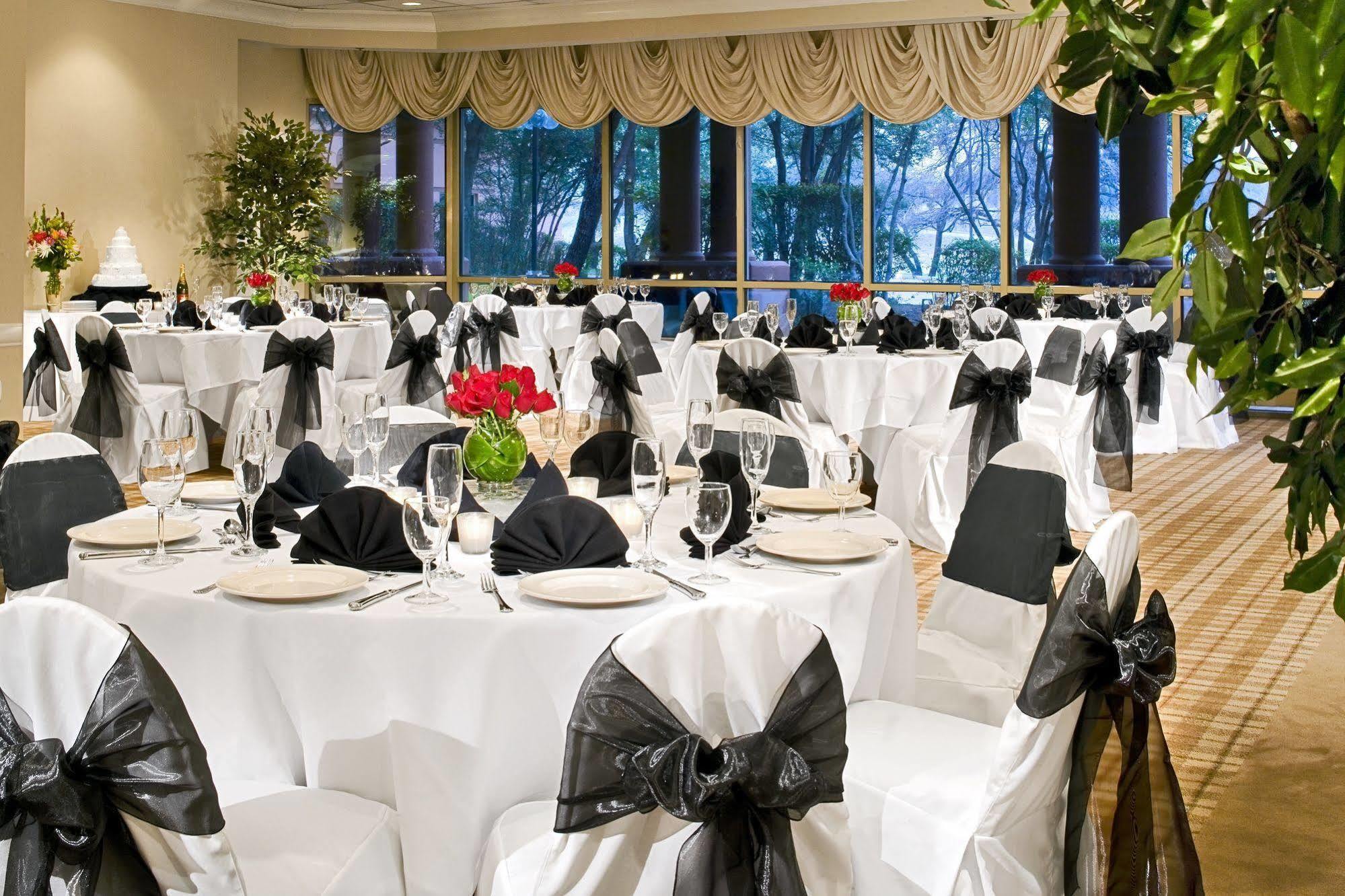 Sheraton Suites Market Center Даллас Экстерьер фото
